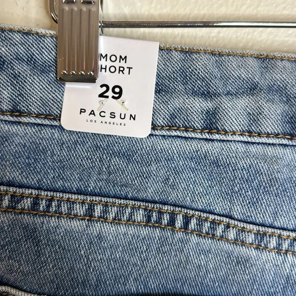 Pacsun ladies distressed short mom denim shorts size 29 - Image 8
