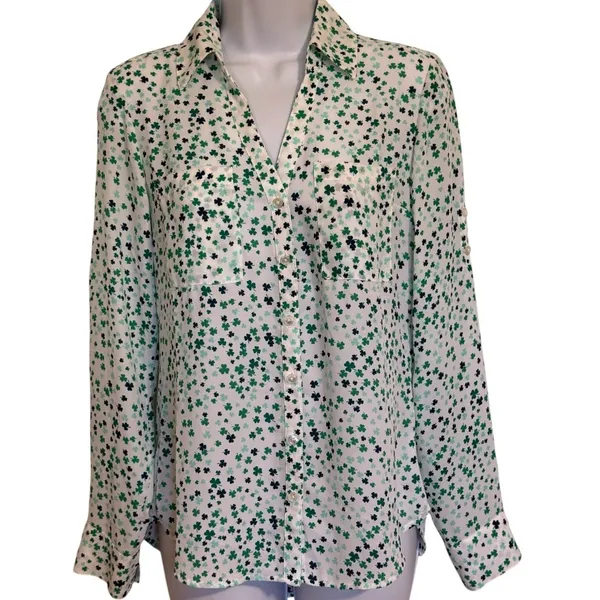 EXPRESS Portofino White Green Shamrock Clover Button Up Roll Tab Blouse NWOT XS - Image 2