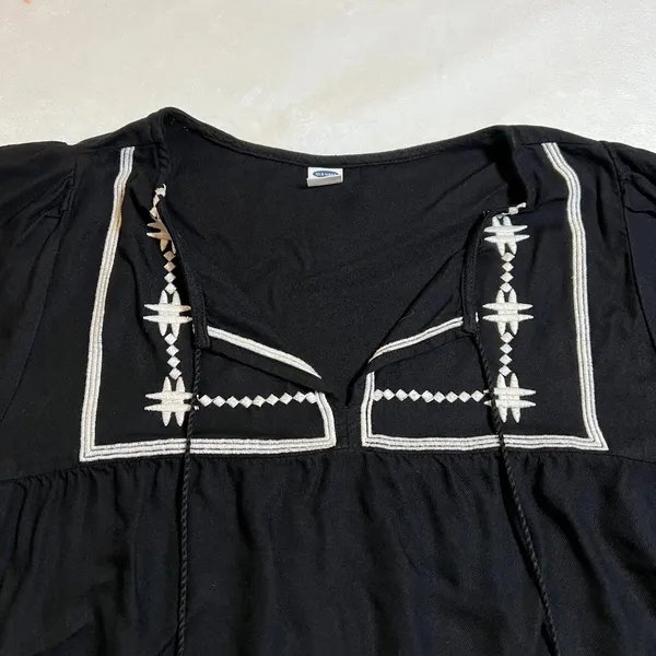 Old Navy Split Neck Embroidered Boho Blouse Size S Boho Peasant Festival Casual - Image 5