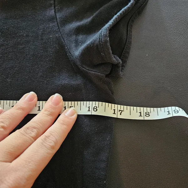 Downeast Scoop Neck Classic Tee Woman’s Size Medium.  - Image 4