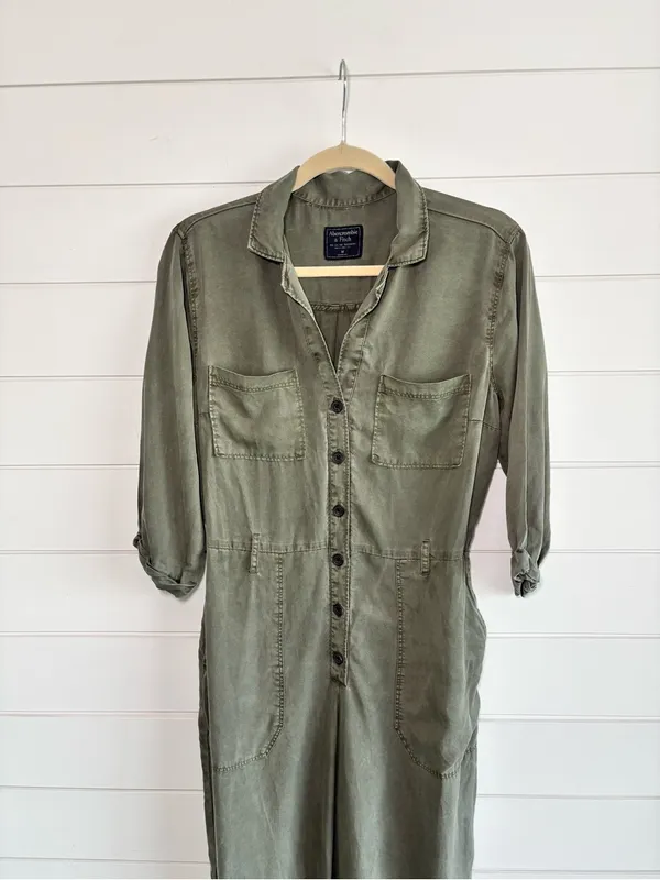 Abercrombie & Fitch Olive Green Button-Front Utility Jumpsuit Size M - Image 3
