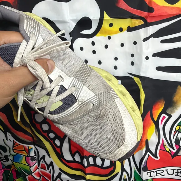 On Running shoe Gray Size 8.5 - Image 3