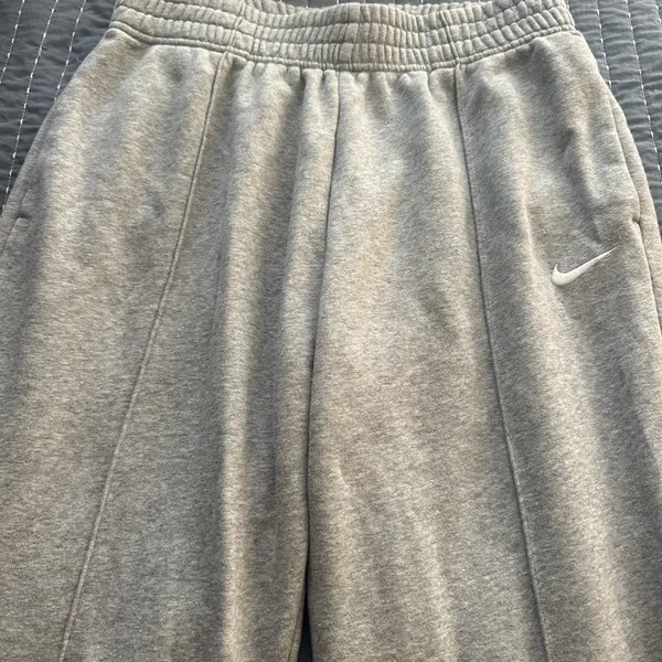 Gray Nike sweatpants - Image 3