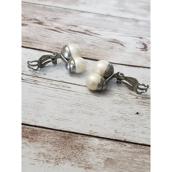 Vintage Clip On Earrings Two Faux Pearls / Faux Pearl Duo 7/8" - Image 7