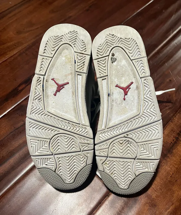 Air Jordan 4s - Image 5