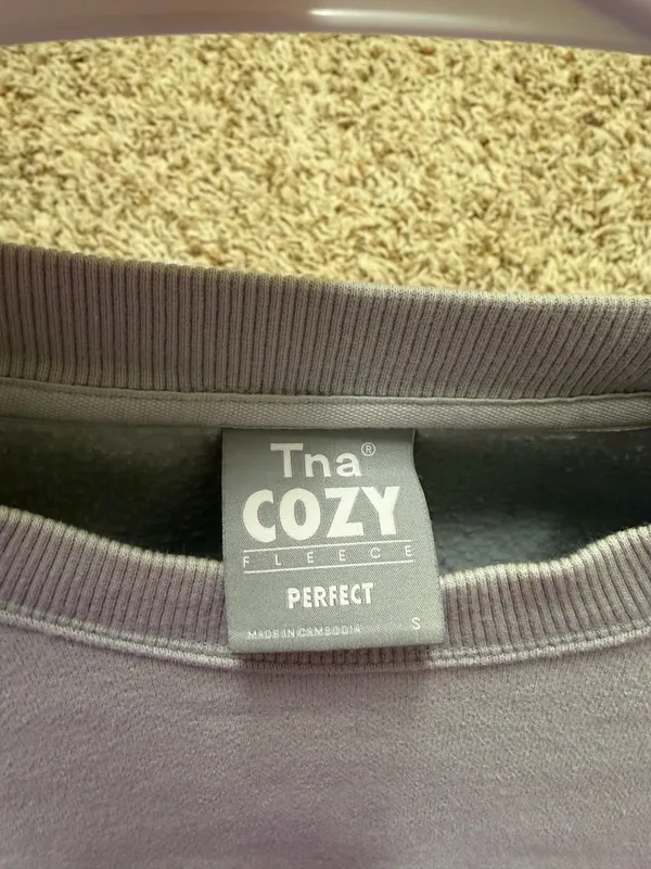 Aritzia TNA Sweatshirt Cozy Fleece - Image 4