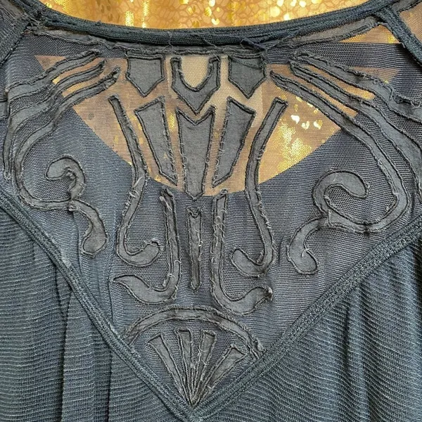 Free People navy blue mesh/lace split back long sleeve tunic style top, S - Image 4