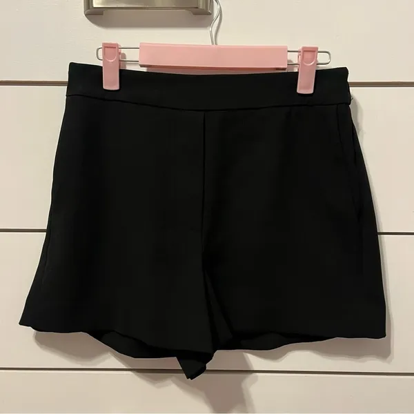 Aritzia Babaton Black Trouser Shorts - Image 2