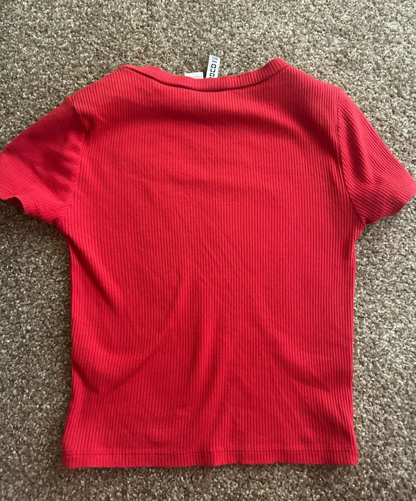 red crop top - Image 2