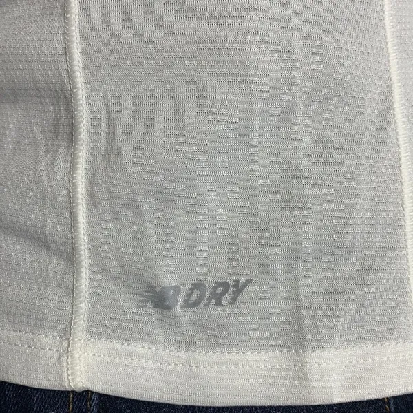 New Balance White Short Sleeve Athletic Top Size Medium - Image 6
