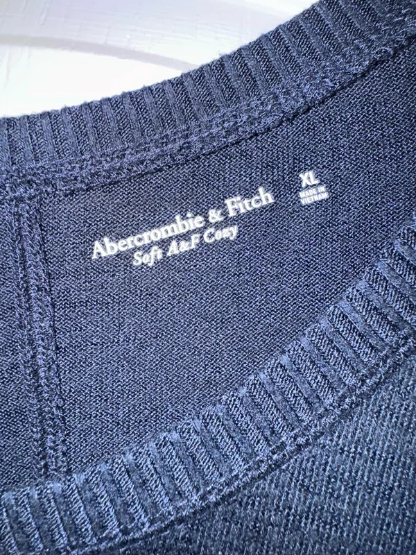 Abercrombie & fitch navy blue sweater - Image 2