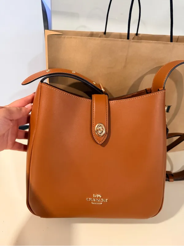 Coach Hadley convertible Tan Leather Shoulder Bag with Gold Hardware - Image 5