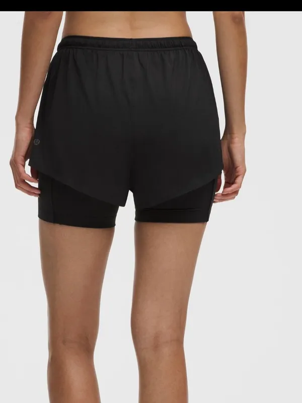 Lululemon Lightweight 2 in 1 Running HR Short. 2” shell 5” biker w/pockets - Image 3