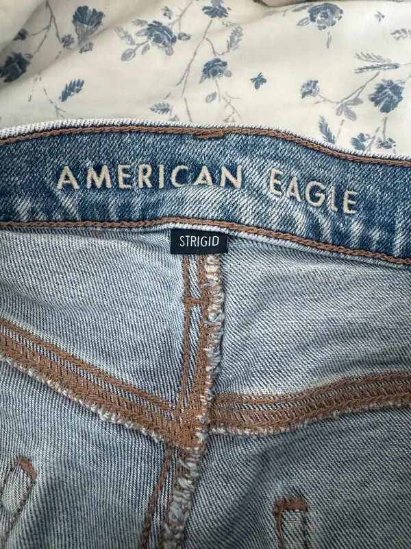American Eagle Jeans - Image 4