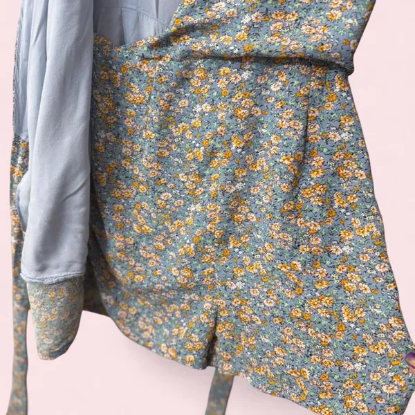 Women’s Lulus Blue Floral Wrap Tie Waist Romper Small - Image 4