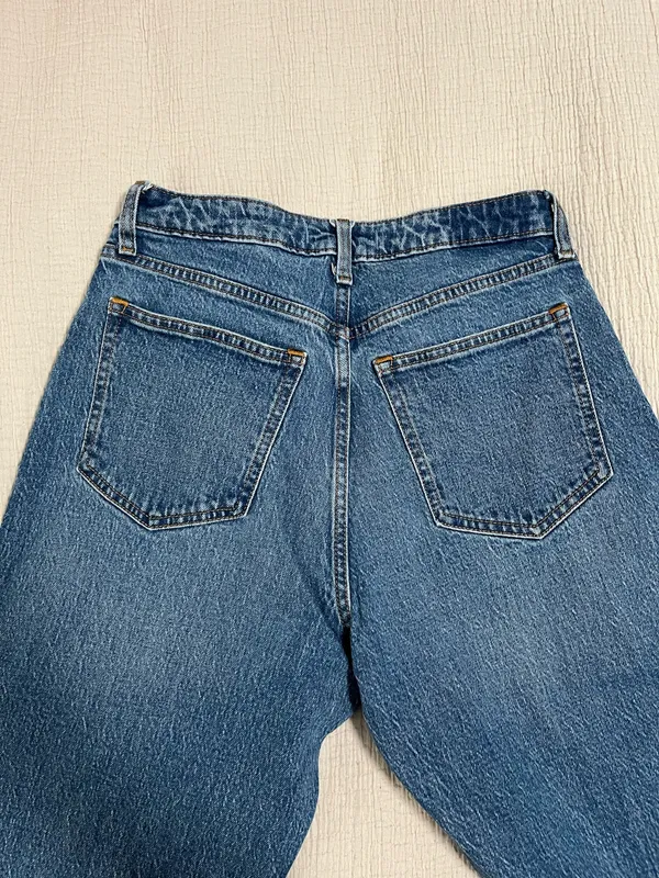 Abercrombie Curve Love High Rise 90s Relaxed Jean - Image 4