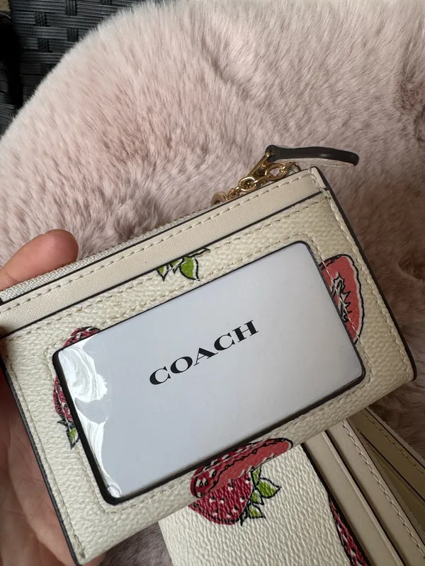 Coach strawberry Id card case - Image 7