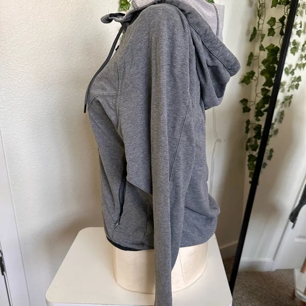 Athleta women’s grey hoodie full zip up small sporty casual athletic neutral - Image 4