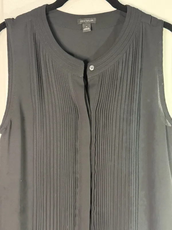 Ann Taylor Black Sleeveless Pleated Split-Neck Blouse Size S - Image 3