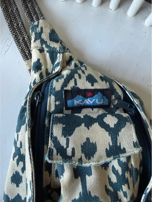 Kavu Canvas Sling Bag with Blue and Cream Ikat Pattern - Image 3