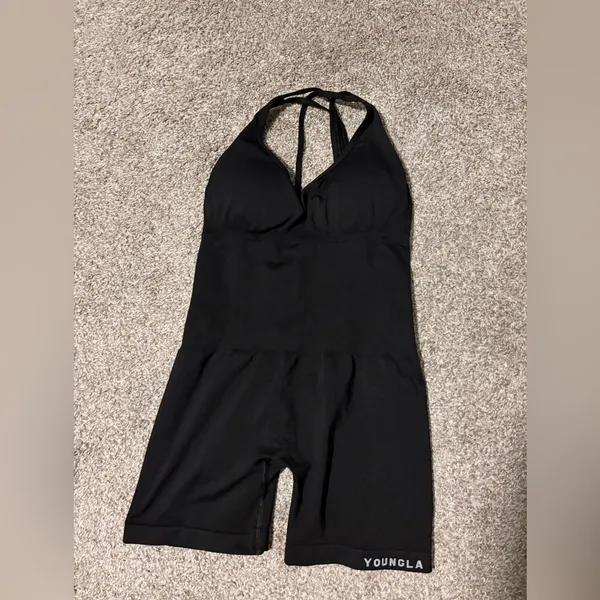 YoungLA Women’s Black Bodysuit Shorts Scrunch Size Medium EUC Seamless Core - Image 2