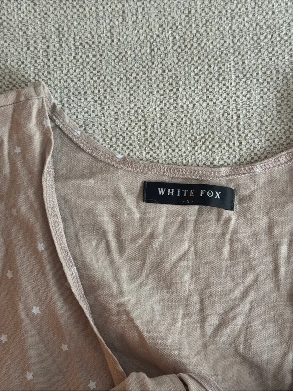 White Fox Boutique Crop Top Front Tie Beige White Stars - Image 4