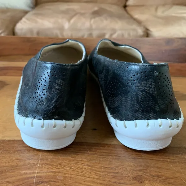 AOTORIA Black Slip On Shoes Size 8 - Image 4