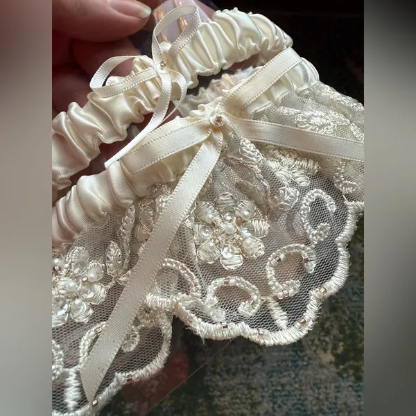 Vintage set sparkle lace bridal wedding leg garter - Image 3