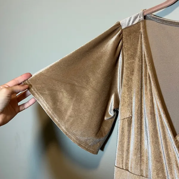 Baltic Born Meghan Velvet Wrap Maxi Dress Champagne Gold Flutter Sleeve M NWT - Image 4
