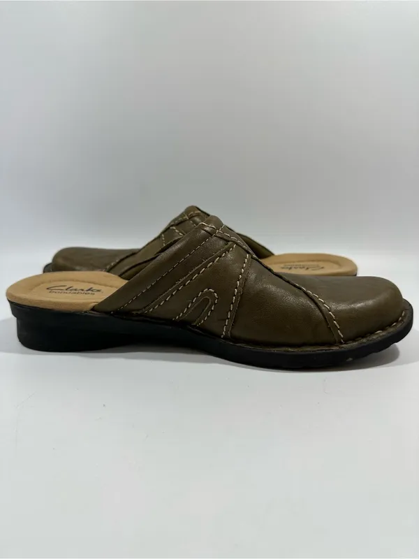 Clarks Bendables Olive Green Crinkle Leather Buckle Mules 8.5N Narrow - Image 6