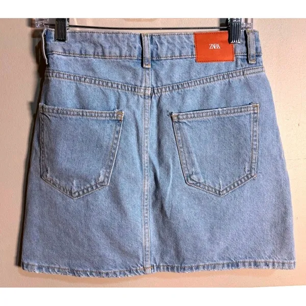 ZARA Light Wash Denim‎ Mini Skirt Distressed Size US Size Small - Image 4