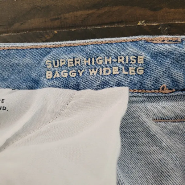American Eagle Super High Rise Light Wash Cargo Baggy Wide Leg Jeans Womens 14 - Image 10
