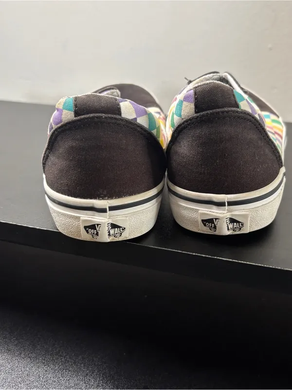 Vans Old Skool checkerboard sneakers, Missy size 6, classic, low top, retro - Image 4