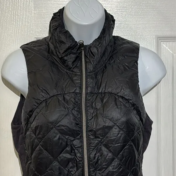 Lululemon Down For A Run Vest Black Slim-fit Goose Down 800 fill size‎ 4 - Image 2