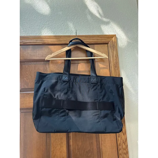 LOJEL Niru City Tote in Black - Image 7