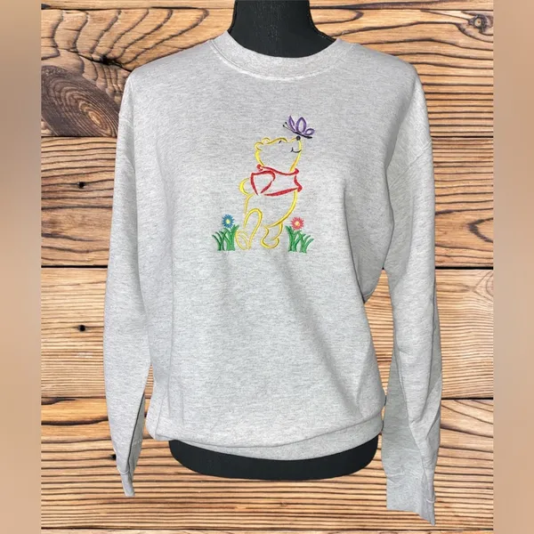 Gildan Winnie the Pooh grey sweatshirt, size small. NWOT - Image 3
