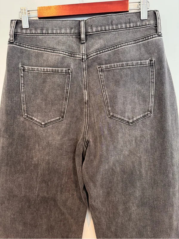 WHBM Extra High Rise Barrel Jeans Size 6 - Image 5