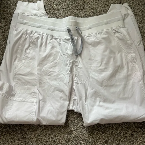 Carhartt White Scrub Set - Image 5