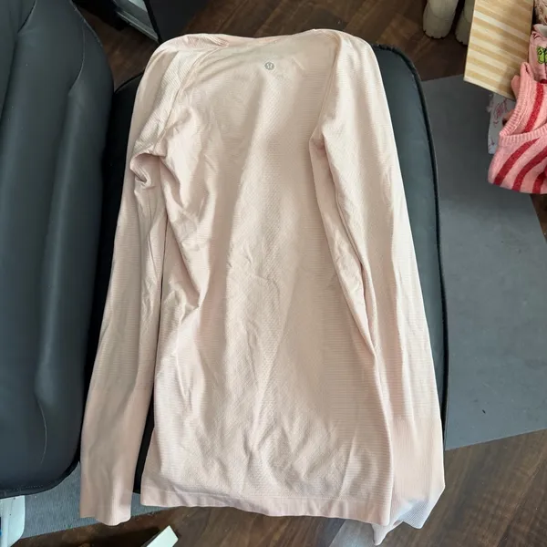 Lululemon Swiftly Tech Long Sleeve 2.0 in Feather Pink - Image 9