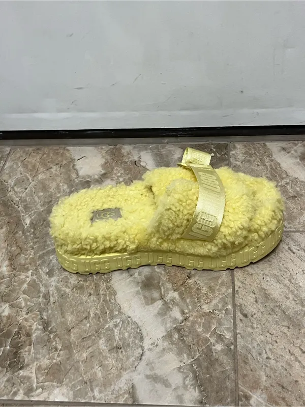 Ugg Winter Fluffita Sherpa Yellow Platform Slippers Womens Size 5 - Image 4