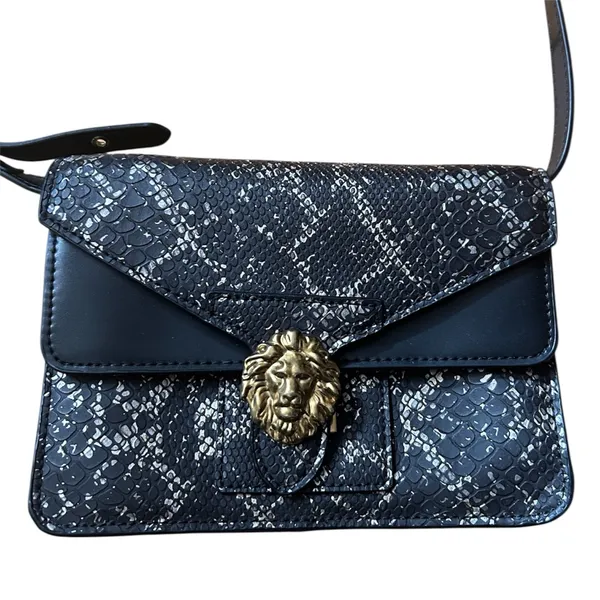 Classic Kitschy Faux Snake-Print Adjustable Black Crossbody Bag Lion Emblem NWT - Image 3