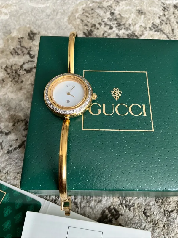 Gucci DRESSY Bangle Watch set with Interchangeable bezels❤️‍🔥❤️‍🔥❤️‍🔥 - Image 7