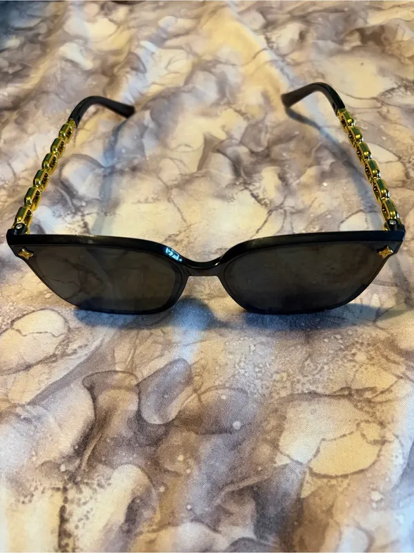 Black Sunglasses with Gold - Image 3