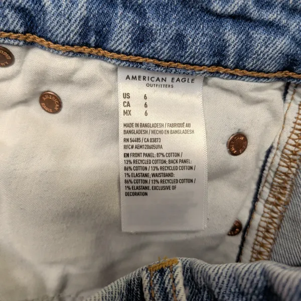 American Eagle Curvy Relaxed Short Light Wash Distressed Denim‎ Size 6 Strigid - Image 7