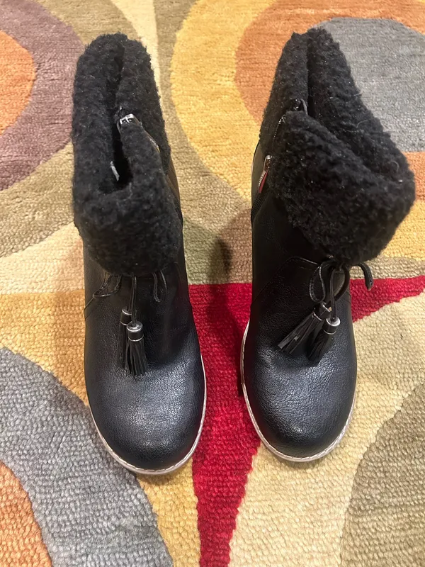 Brand New G.H. Bass Carroll Booties Boots Shoes Black Faux Fur Wedges Size 9 1/2 - Image 2