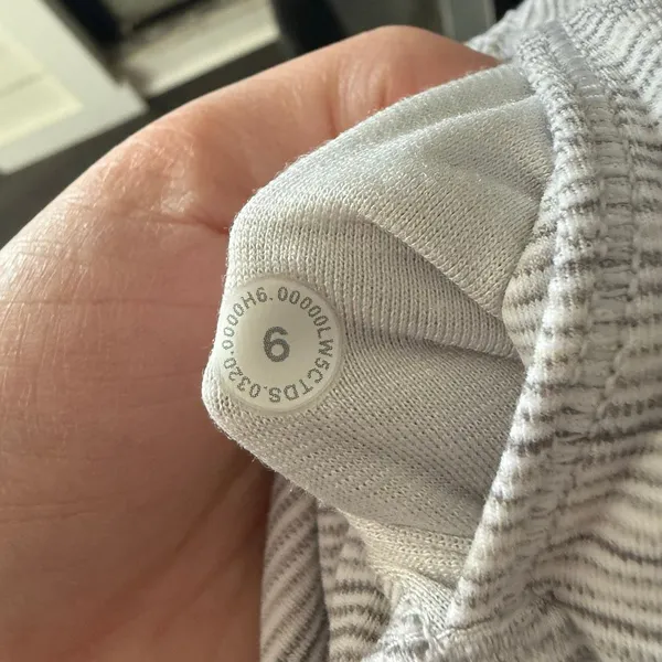 Lululemon Women’s 6 Heather Gray Align Pants - Image 5