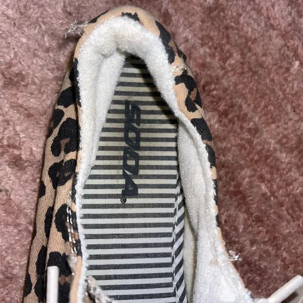 Soda Leopard Print Women's Slip-On Sneakers - Image 5