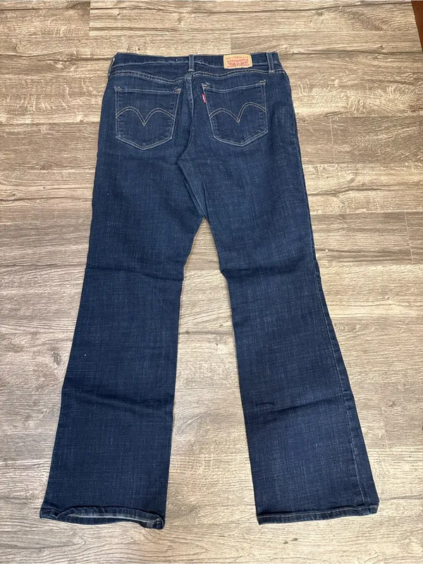 Levi’s Classic Bootcut Dark Wash Jeans Size 6 | Flattering Fit - Image 4