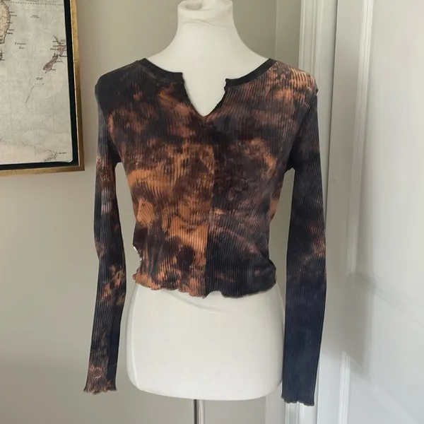 Cutest 😍😍 Long Sleeve Cropped Tie Dyed Vintage Y2K Top - Image 3