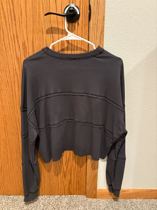 Boutique Cropped Long Sleeve - Image 2